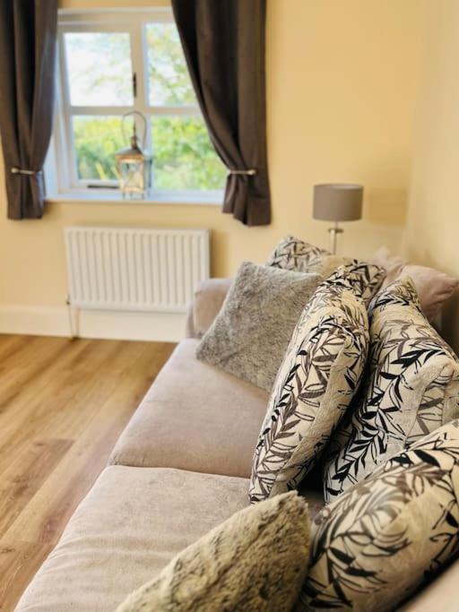 Hillcrest Lodge, Private Apartment On Lough Corrib, Oughterard Galway Buitenkant foto