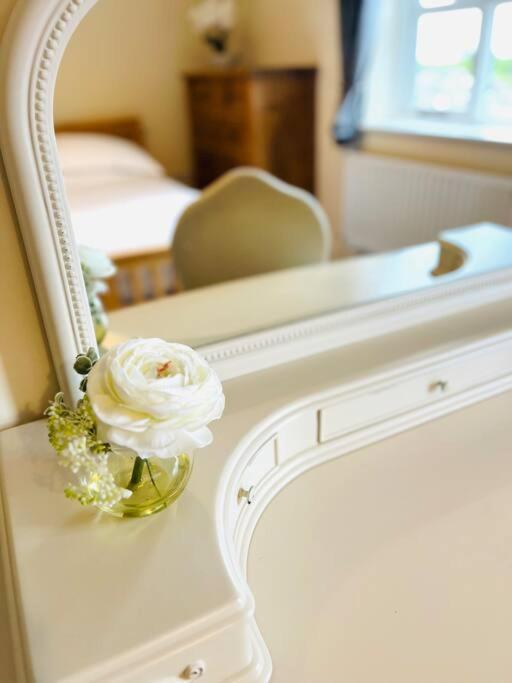 Hillcrest Lodge, Private Apartment On Lough Corrib, Oughterard Galway Buitenkant foto